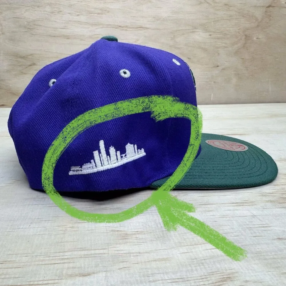 NEW DAMAGED Milwaukee Bucks Mitchell Ness HWC Snapback Purple Green OSFM